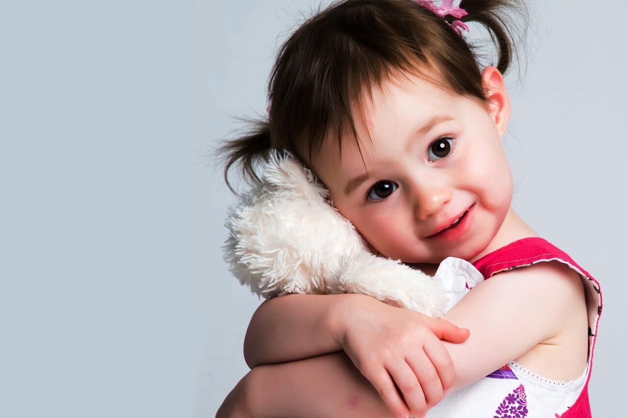 Little20Girl20Hugging20Teddy201280x853_preview1